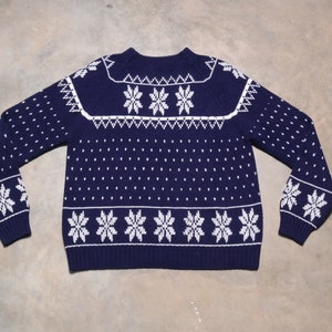 vintage 70s snowflake ski sweater white navy blue crewneck JC Penny M/L men women unisex