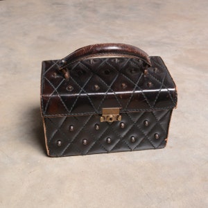 vintage 60s marrón cuero caja bolso cuadrado marco duro bolso acolchado tachonado 1960 mujeres accesorio de moda Alexanders Italia
