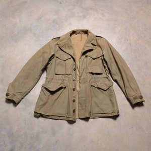 vintage 40s US Army field coat M-1943 winter jacket olive drab green US military distressed thrashed M short
