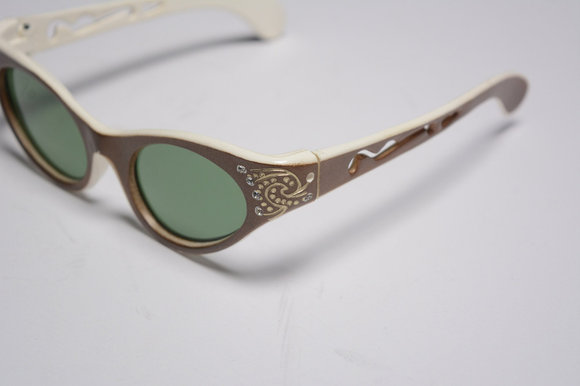Vintage 50s 60s Sunglasses Copper Brown White Cat Eye Vintage 50s 60s Sunglasses Copper Brown White Cat Eye