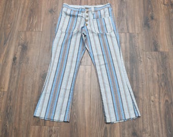 vintage jaren 70 bellbottom jeans tan grijs blauwe streep denim flare 1970 hippie boho broek voorkant knoopsluiting Farah 32 x 28 32 taille