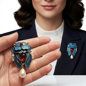 Jolie broche / pendentif ancien en argent massif à décor
