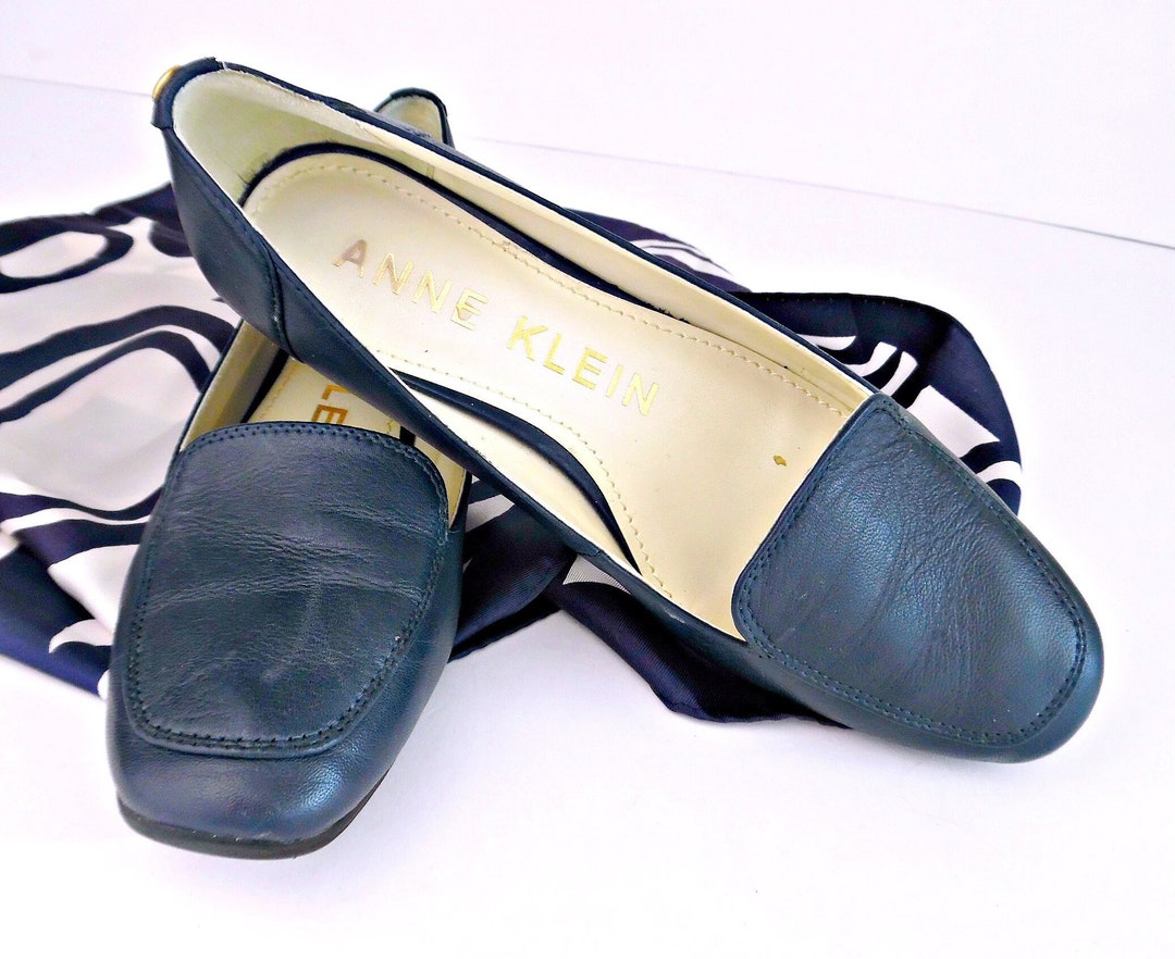 anne klein navy pumps