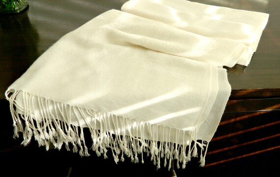 Extra Long Extra Wide Winter White Woven Wool Dama
