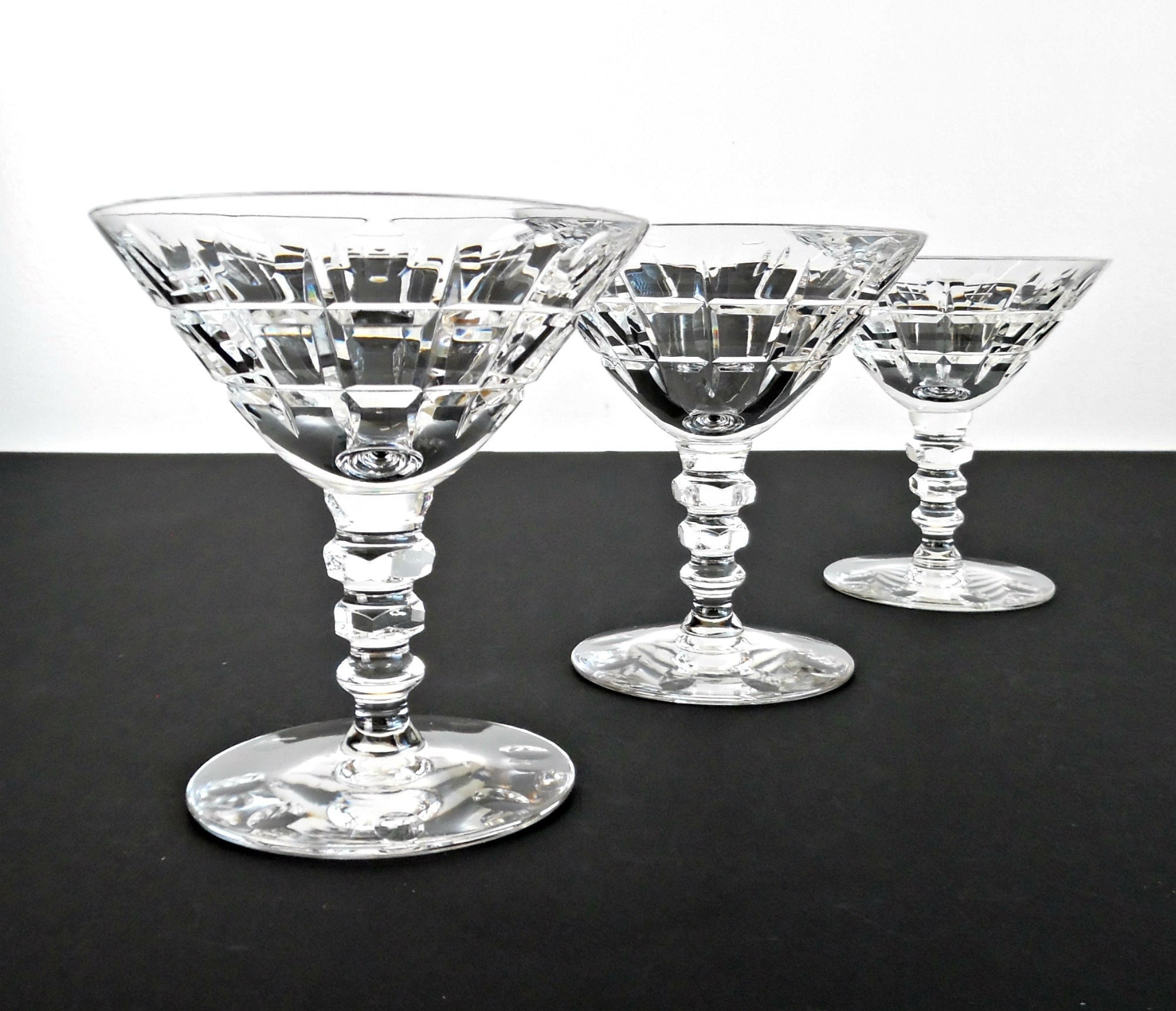Nude Glass Vintage Rounded Crystal Martini Glasses - 6.42 oz - Set of 2