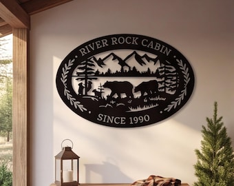 Placa de metal personalizada para cabana, com cena de montanha e floresta com ursos, decoração personalizada para chalé, placa para casa de campo, arte de parede para casa de aluguel.