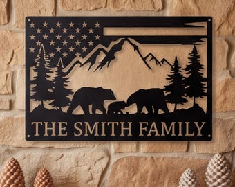 Targa in metallo personalizzata con la famiglia di orsi, decorazione per baita con animali selvatici di montagna, decorazione murale personalizzata con il nome della famiglia, regalo di inaugurazione per una casa in stile rustico.