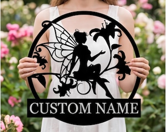 Decorazione murale personalizzata con fate, targa in metallo personalizzata con nome per la cameretta dei bambini, targa con giardino fiorito fiabesco, regalo magico per bambine