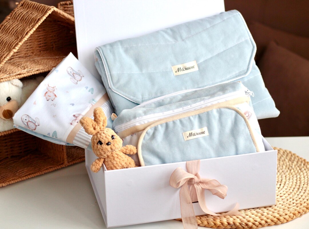 Coffret cadeau de naissance personnalisé, lapin tricoté à la main ...