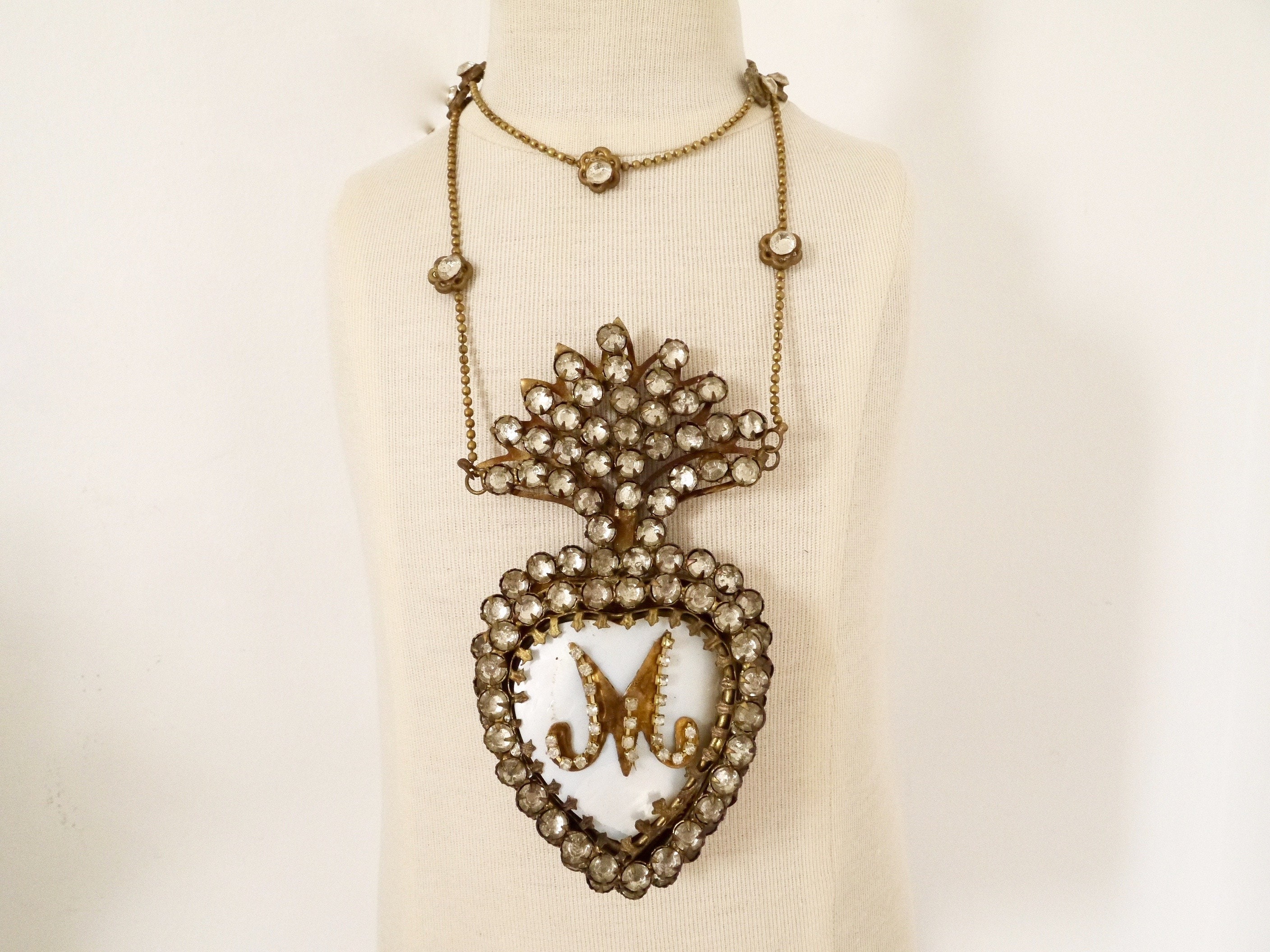 Vintage Français Milagro Ex Voto sur Une Chaîne Nacre Reliquaire Relique Art Religieux