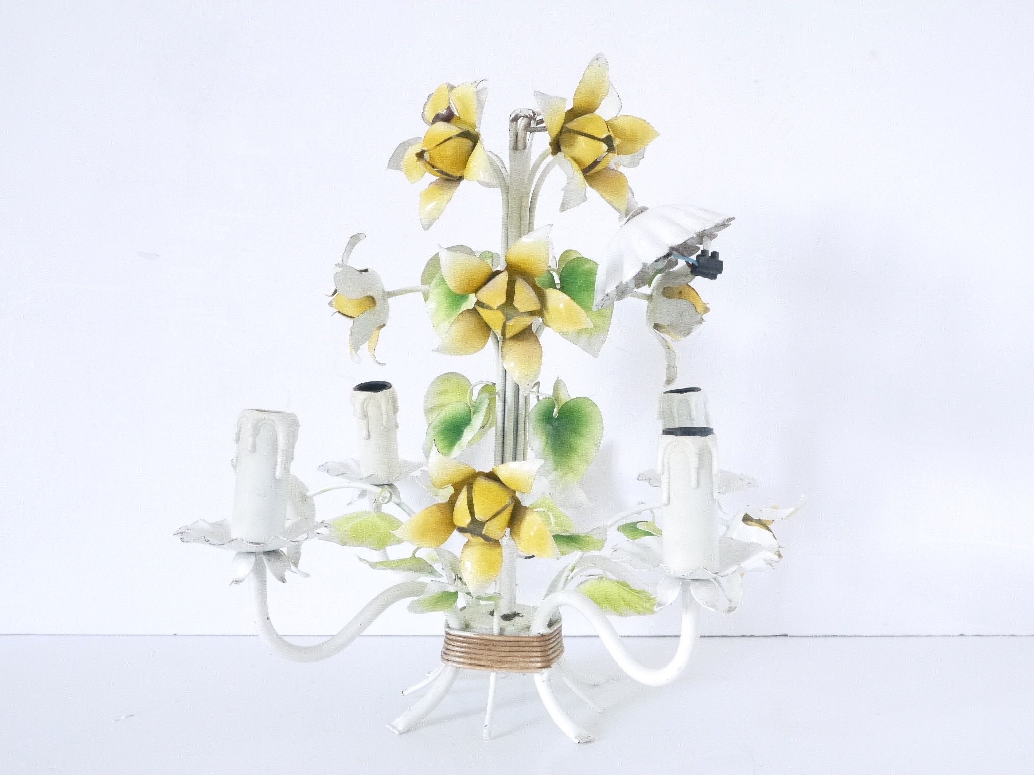 Français Lustre Vintage en Métal Jaune Morning Glories Floral Tole Lustre - 4 Bras Luminaire-Pendent