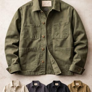 Può includere: Giacca da lavoro verde oliva con quattro tasche frontali, chiusura con bottoni e collo. Sotto, sono esposte quattro giacche aggiuntive in beige, antracite, nero e marrone. Le giacche hanno un'etichetta sul petto.