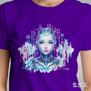Op de afbeelding: Een paars T-shirt met een digitaal kunstontwerp van een vrouwelijke robot met blauwe ogen en een futuristische esthetiek. Het ontwerp bevat binaire code en de tekst "def check_soul(): return True". Het shirt heeft ook de tekst "S.S.S."