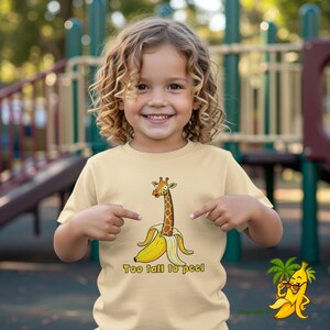 Puede incluir: Un letrero de madera rústica con el texto "Welcome to our home" en letras blancas. El letrero presenta un acabado envejecido y un diseño sencillo y acogedor, perfecto para un porche o entrada.