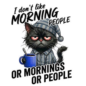 Puede incluir: Ilustración de un gato negro gruñón con gorro de dormir y pijama, sosteniendo una taza azul de café. La imagen incluye el texto "I don't like MORNING PEOPLE OR MORNINGS OR PEOPLE" en negro.