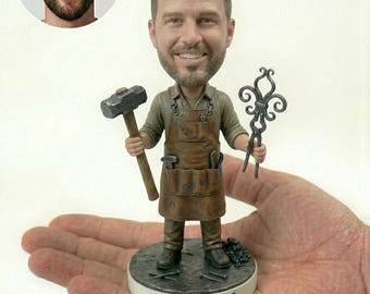 Aangepaste smid bobblehead – gepersonaliseerd beeldje metaalbewerker van foto – uniek smeedcadeau voor vakman