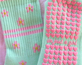 Calcetines de Pilates con agarre "I'm Just a Girl" / Calcetines antideslizantes para barra verde menta / Calcetines de reformer con agarre y flores rosas / Calcetines bonitos para estudio de yoga