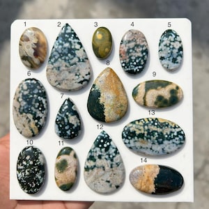 Cabujón de jaspe oceánico natural • Piedra preciosa con patrón orbe multicolor • Cabujón ovalado pulido • Material para fabricación de joyas