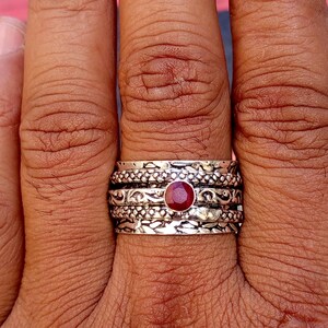 Bague en rubis naturel, argent sterling 925, bague en pierre précieuse, bague artisanale, bague tendance, bague de méditation, bijou bohème, cadeau d'anniversaire