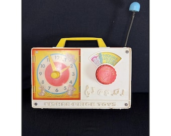 VTG Fisher Price 1964 Music Box Clock Radio Wind Up Hickory Dickory Dock Works