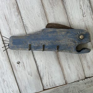 Driftwood Fish Key Holder  //  Beach House Decor // Driftwood Decor // Beach Art