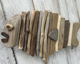 Cuadro decorativo de pared extragrande con forma de pez hecho con madera a la deriva: Ojo de piedra de playa del lago Michigan, decoración rústica costera.