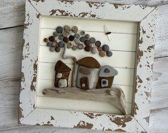Tres casas de piedra en la playa // Decoración playera // Arte rupestre