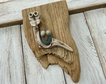 Arte mural de búho en madera flotante: decoración rústica del lago Michigan, escultura natural de playa.