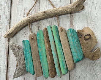 Cuadro decorativo de pared con forma de pez hecho con madera a la deriva: Ojo de piedra de playa del lago Michigan, decoración rústica costera.