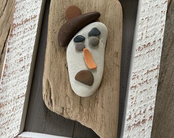 Frenchie Pebble Art: Rocas y madera flotante del lago Michigan - Marco reciclado