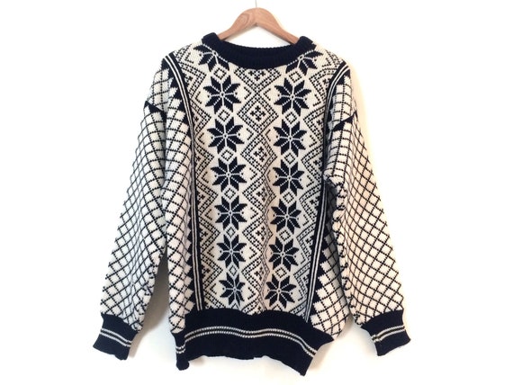 Vintage Dale of Norway Snowflake Sweater // Vintage New Wool | Etsy