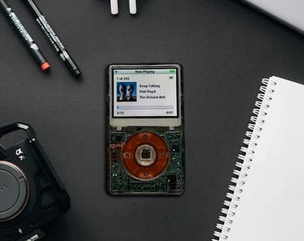 iPod Classic de 5.ª generación con Bluetooth, SSD de 2 TB y batería de 3000 mAh.