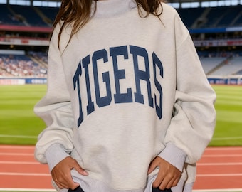 Col montant réversible Game Day | Sweatshirt personnalisé avec mascotte de l'équipe universitaire