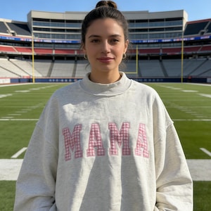 Sudadera extragrande de cuadros vichy con apliques para mamá / Sudadera personalizada de cuello alto para mamá / Regalo para el Día de la Madre / Regalo para ella