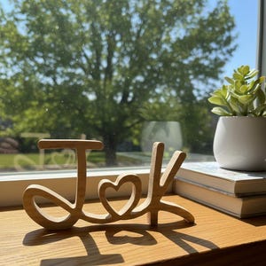 Letrero con iniciales de pareja / Letrero de madera personalizado con nombre / Regalo de San Valentín o de boda imagen 4