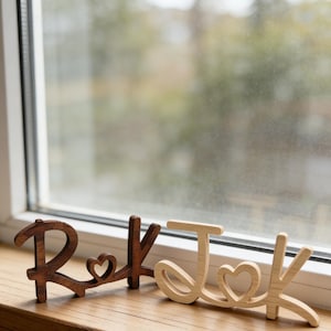 Letrero con iniciales de pareja / Letrero de madera personalizado con nombre / Regalo de San Valentín o de boda imagen 2