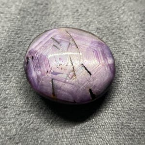 Cabochon di rubino stellato viola naturale / Gemma ovale sciolta / Rubino asteristico raro 26,50 carati