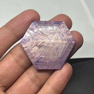 Rubí trapecio hexagonal de 90,40 quilates con talla rosa / Ejemplar de colección con patrón de estrella raro