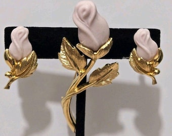 Vintage Avon Goldtone Pink Porcelain Rosebud Brooch & Matching Earrings
