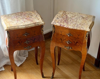 Mesita de noche francesa de palisandro – Mesa auxiliar con tapa de mármol, mesita de noche con marquetería, estilo Luis XV rococó, se vende por unidad.
