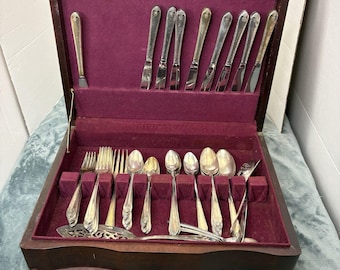WM Rogers & Son Enchanted Rose Silverplate Flatware Set, 42 Piece