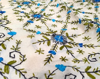 Sari de seda Tussar con bordado Kantha, sari ligero y suave de diseño boutique de Assam cosido a mano para mujer.
