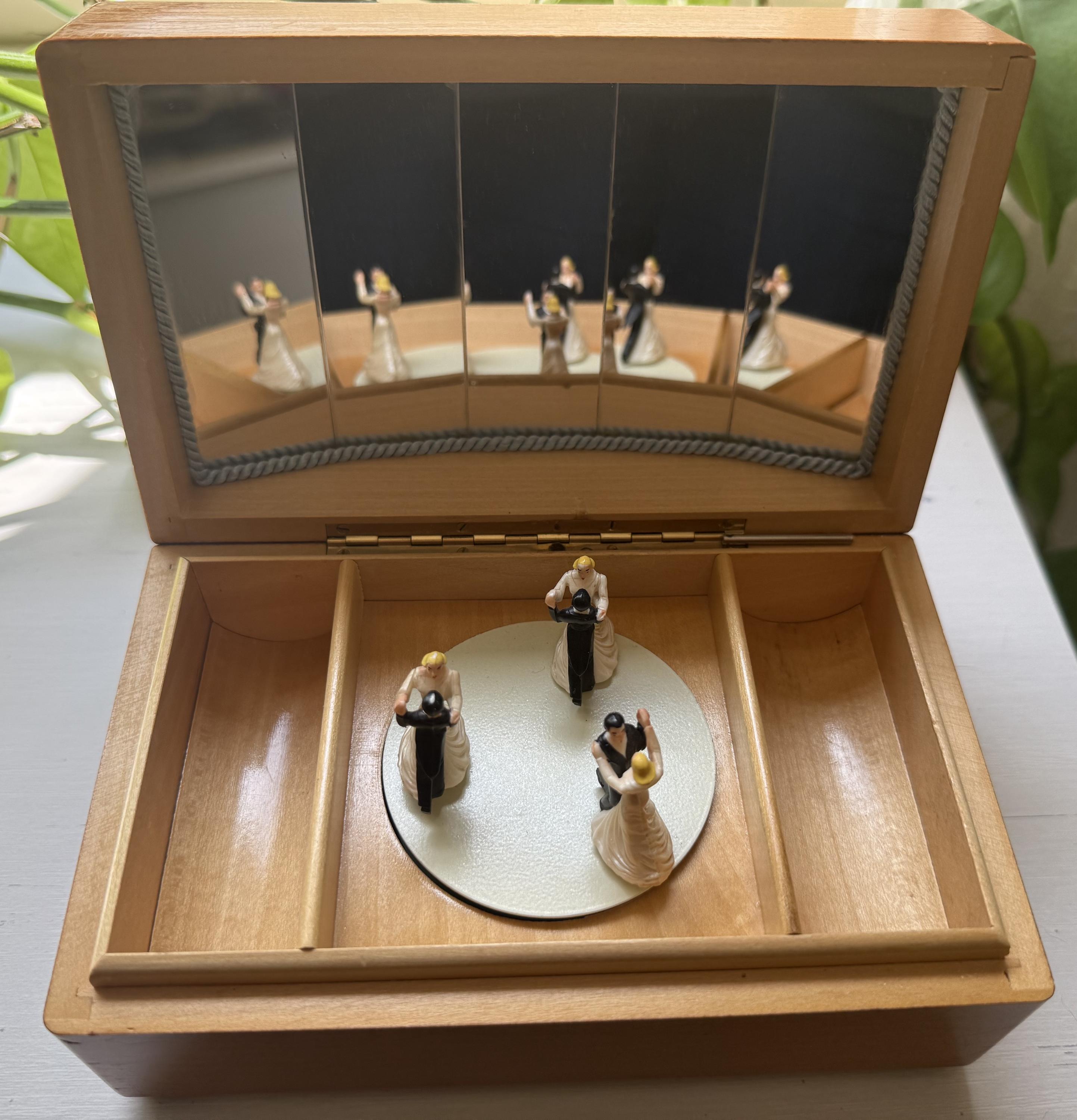 REUGE メカニカルミュージックボックス 花のインレイ REUGE メカニカルミュージックボックス 花のインレイ REUGE