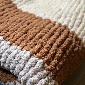 Handgestrickte Rundgestrickte Decke | Gemütliche Strickdecke | Weich & Strukturiert | 92x126 cm