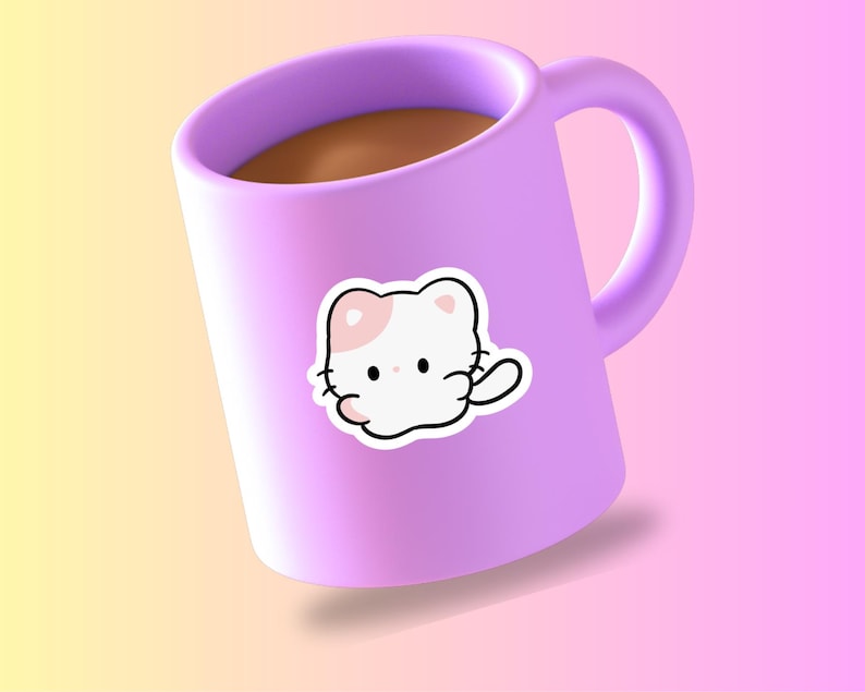 K&ouml;nnte beinhalten: Eine lavendelfarbene Keramiktasse, gef&uuml;llt mit einer braunen Fl&uuml;ssigkeit. Die Tasse hat einen wei&szlig;en Katzenaufkleber mit rosa Akzenten. Die Tasse hat einen gebogenen Henkel und steht vor einem Farbverlaufshintergrund.