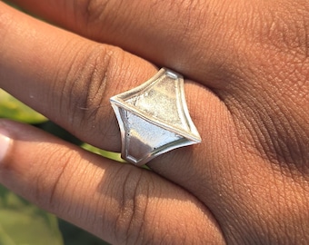 Anillo geométrico de plata esterlina hecho a mano • Joyería minimalista moderna