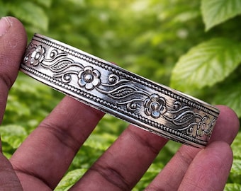 Brazalete floral de plata de ley hecho a mano / Brazalete vintage grabado