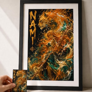 Peut inclure: Impression d'art encadrée représentant une femme aux cheveux roux flamboyants et un bâton, accompagnée d'un tigre. L'œuvre est sur fond sombre avec le mot "NAMI" en or. Une petite carte avec le même motif est également visible.