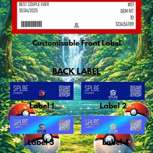 Op de afbeelding: Een PSA-slablabel met de tekst "BEST COUPLE EVER" en de datum "10/04/2025". Het label bevat ook een barcode, een GEM MT-kwaliteit van 10 en het nummer 123456789. De afbeelding toont aanpasbare labelontwerpen voor de voor- en achterkant.