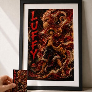 Peut inclure: Impression d'art encadrée représentant un personnage de la série animée One Piece. L'illustration montre une figure avec un chapeau de paille, entourée de teintes rouge et orange flamboyantes, avec le mot "LUFFY" en lettres rouges.